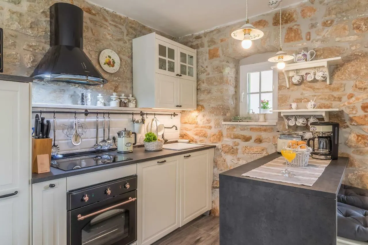 Villa Nonni-Romantic Stone House Višnjan Ferienhaus